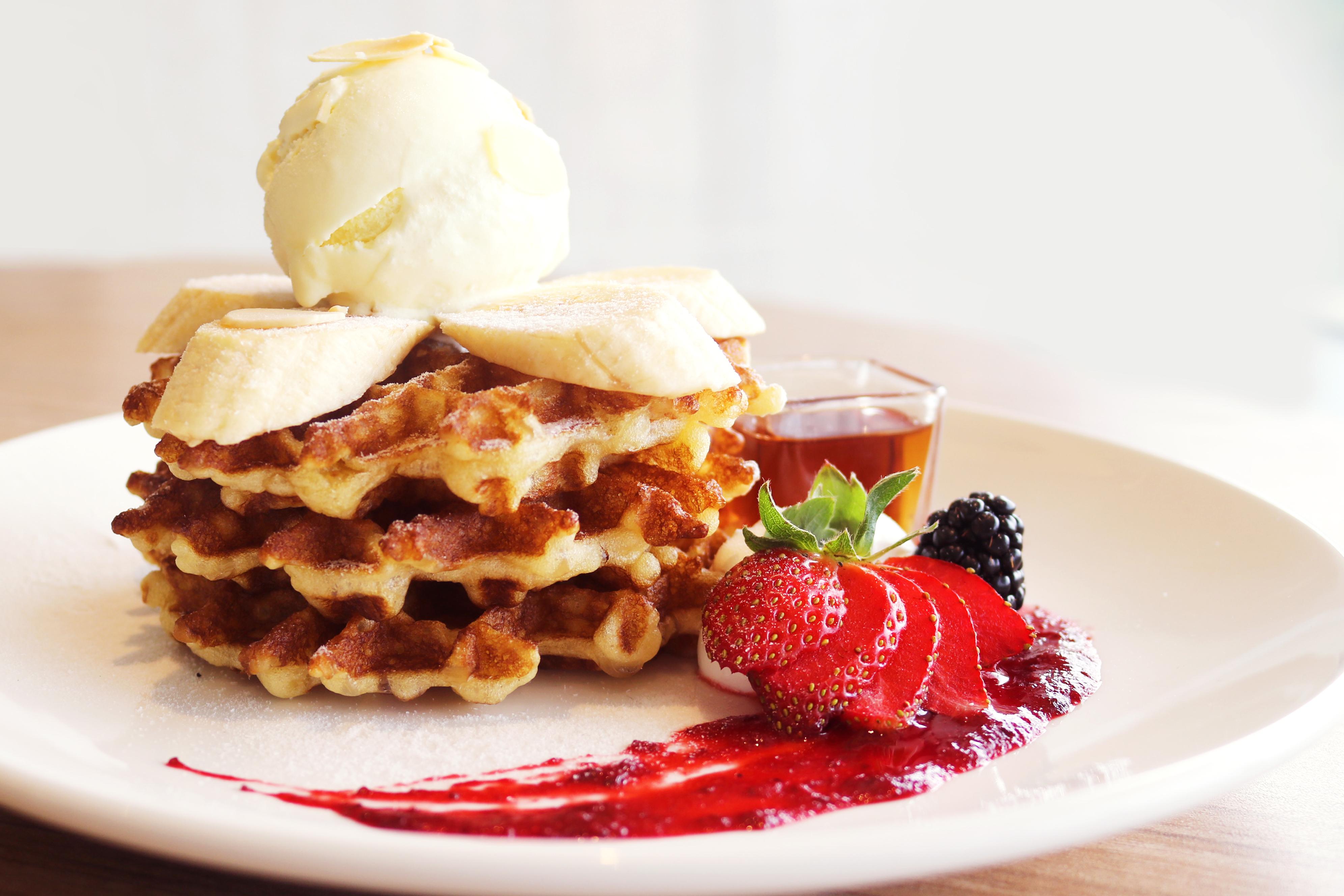 Grand Ion Delemen Hotel Genting Highlands Exterior foto A Belgian waffle with fruit and ice cream
