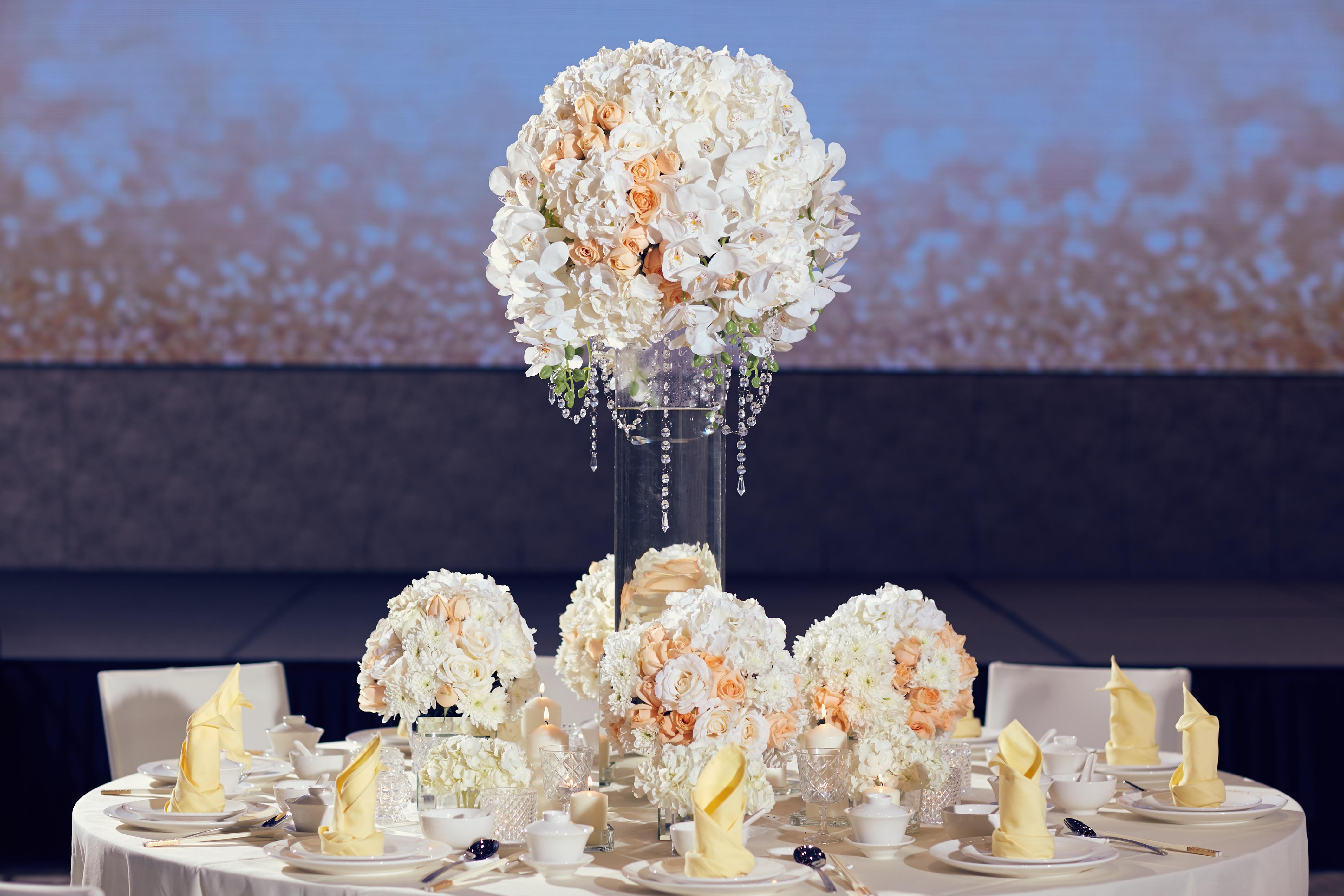 Grand Ion Delemen Hotel Genting Highlands Exterior foto A table decorated with flowers
